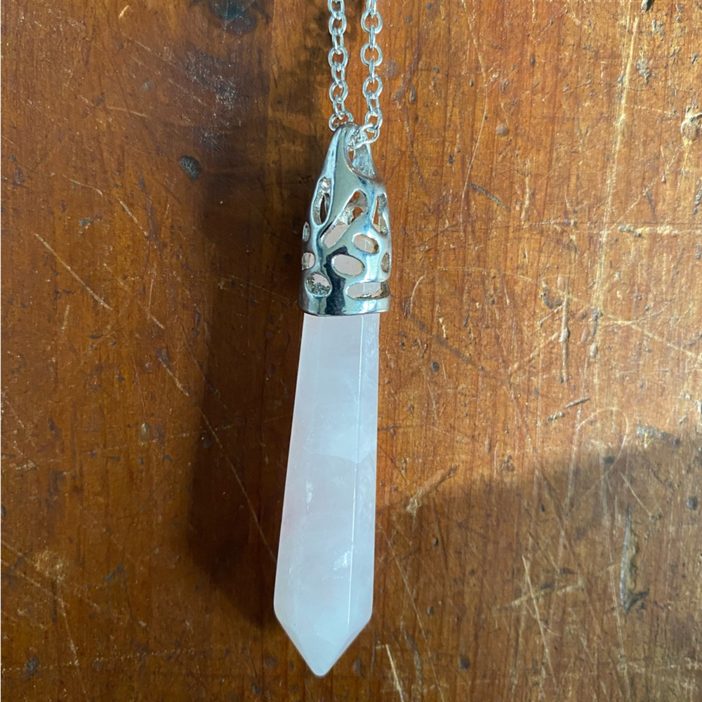 Elegant Silver Necklace with Rose Quartz Pendant - Picture 3 of 4